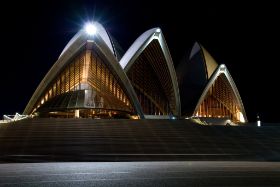 AUS, Sdy, Opera frontside at night (1).jpg